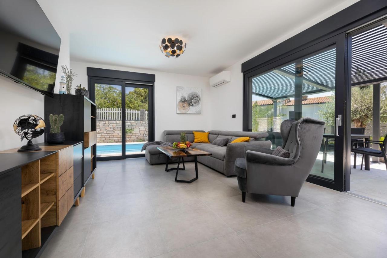 Luxury Villa Adria Apartments Krk Town Exteriör bild