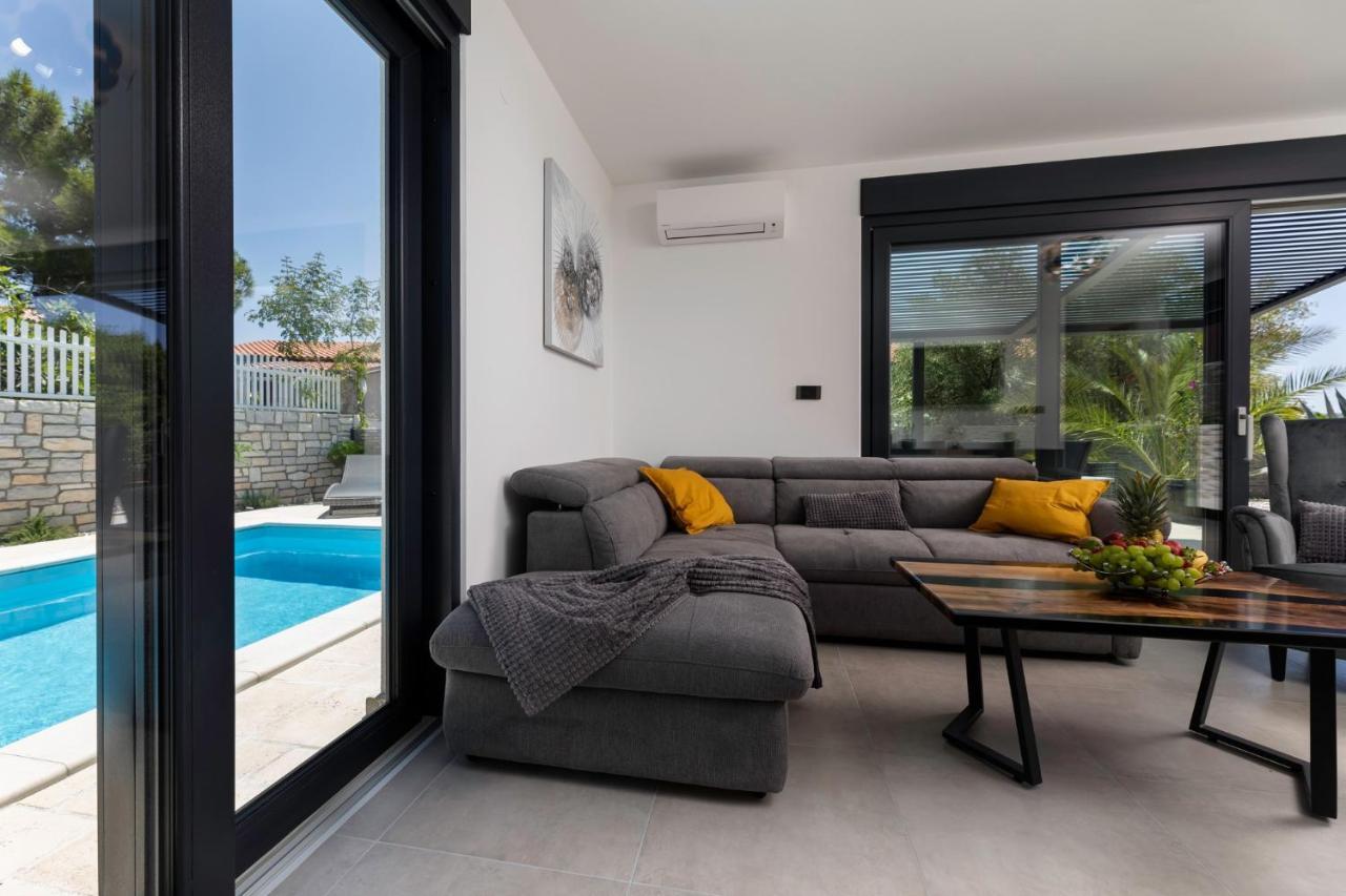 Luxury Villa Adria Apartments Krk Town Exteriör bild