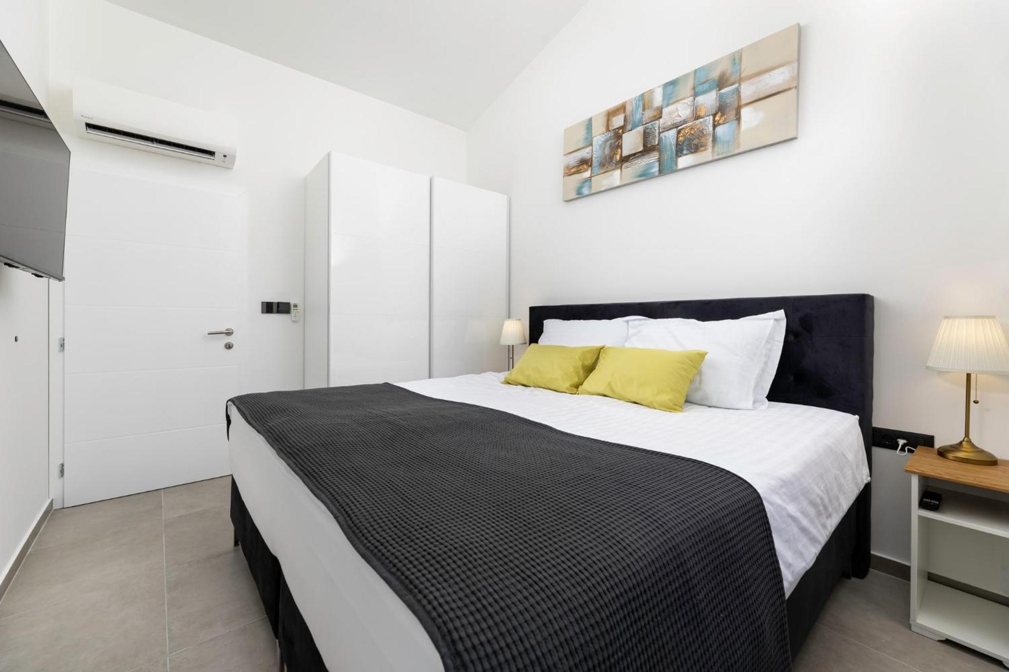 Luxury Villa Adria Apartments Krk Town Exteriör bild